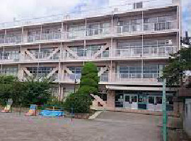 喜沢小学校まで550ｍ