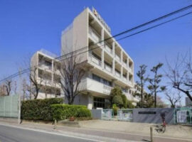 戸田市立喜沢中学校まで418ｍ